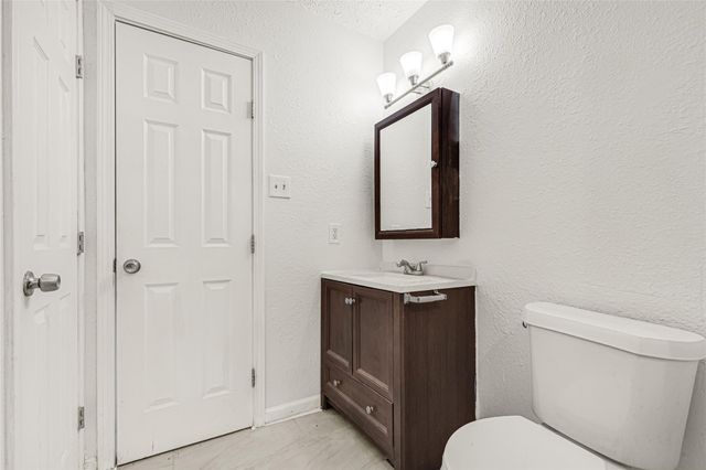 622 N 13th Street, La Porte, TX 77571