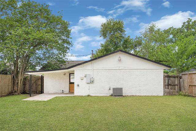 622 N 13th Street, La Porte, TX 77571
