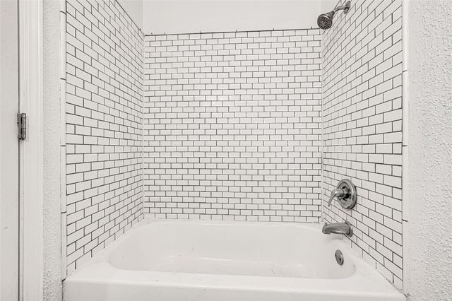 622 N 13th Street, La Porte, TX 77571