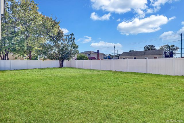 90 30th Street, Copiague, NY 11726