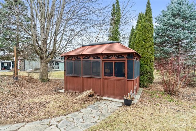 39W796 Dairyherd Lane, St. Charles, IL 60175