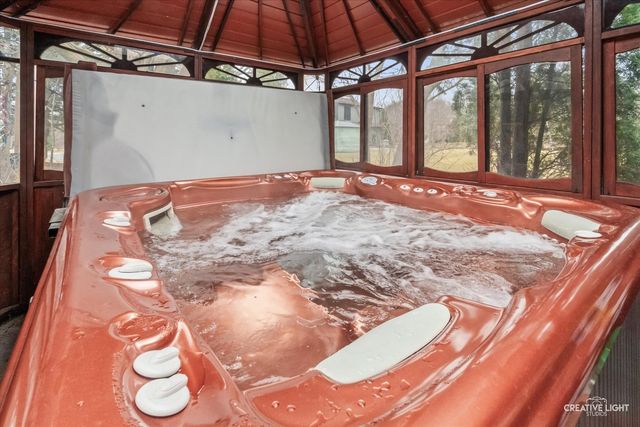 39W796 Dairyherd Lane, St. Charles, IL 60175