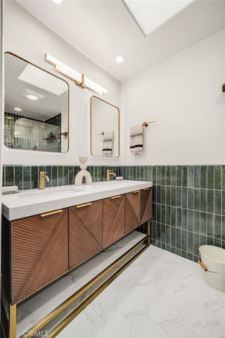 1675 Lucile, Los Angeles, CA 90026