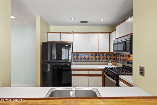 4 Gait Court, Tinton Falls, NJ 07753