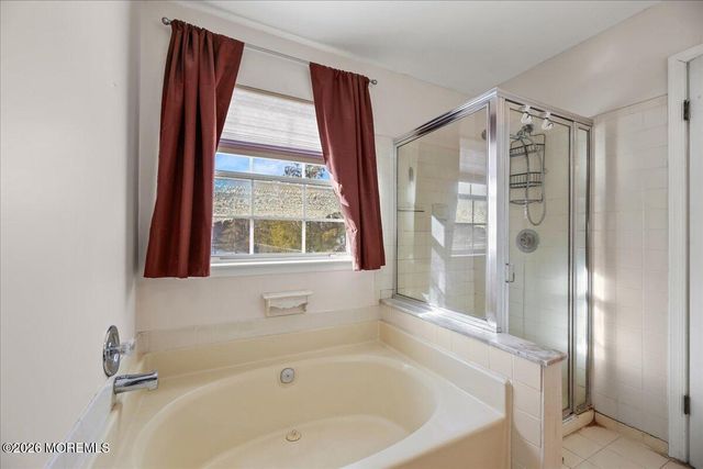 4 Gait Court, Tinton Falls, NJ 07753