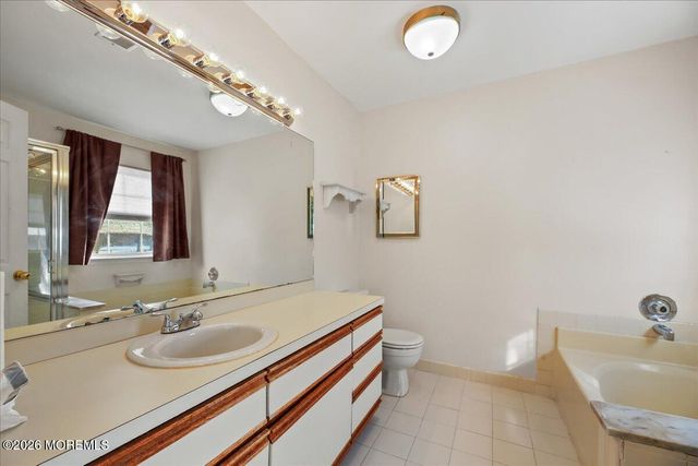 4 Gait Court, Tinton Falls, NJ 07753