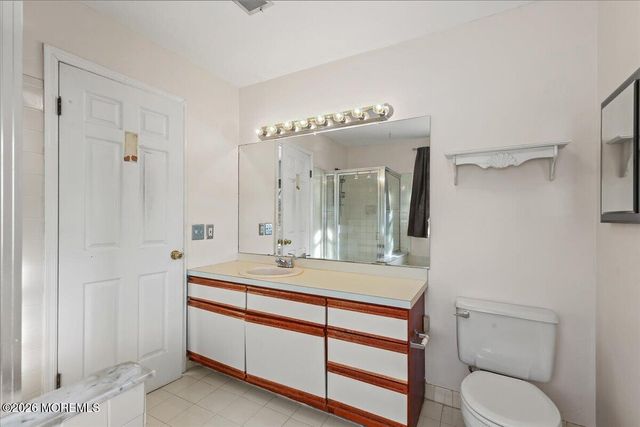 4 Gait Court, Tinton Falls, NJ 07753