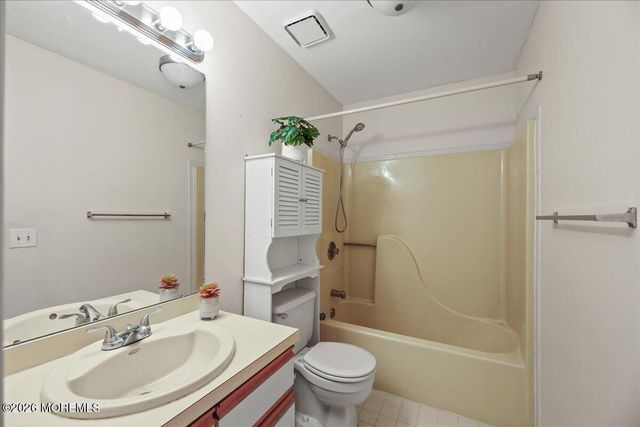 4 Gait Court, Tinton Falls, NJ 07753