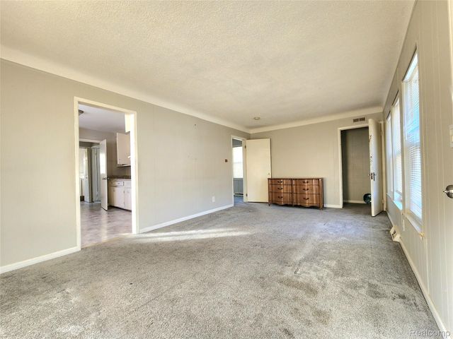 6147 Whitefield Street, Dearborn Heights, MI 48127