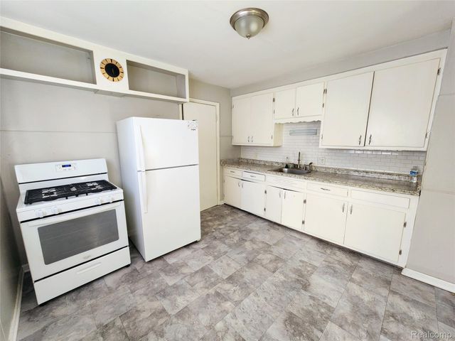 6147 Whitefield Street, Dearborn Heights, MI 48127