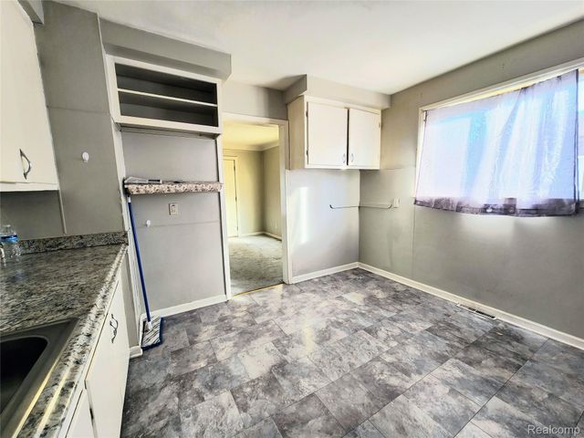 6147 Whitefield Street, Dearborn Heights, MI 48127