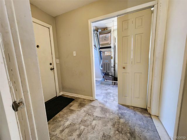 6147 Whitefield Street, Dearborn Heights, MI 48127