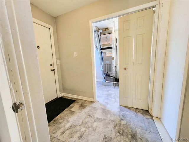 6147 Whitefield Street, Dearborn Heights, MI 48127