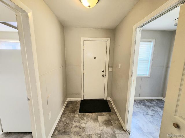 6147 Whitefield Street, Dearborn Heights, MI 48127