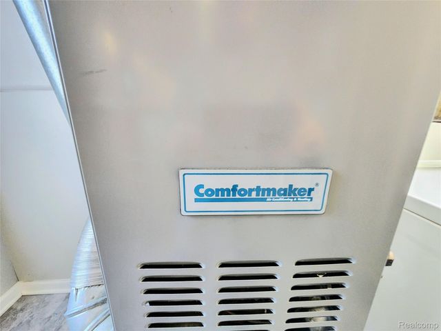 6147 Whitefield Street, Dearborn Heights, MI 48127