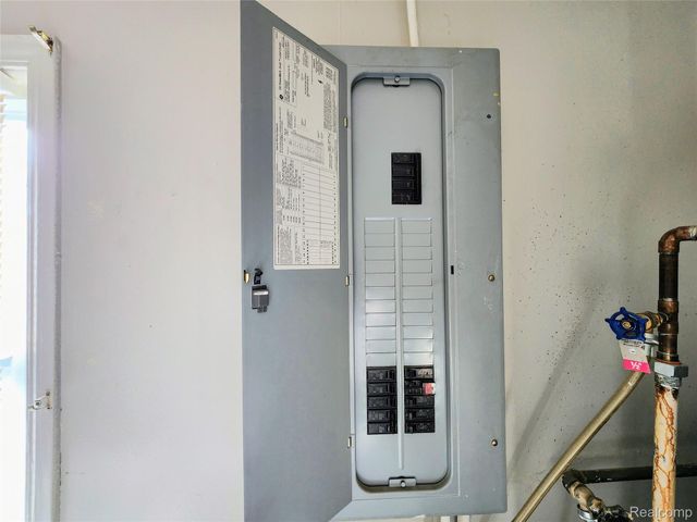 6147 Whitefield Street, Dearborn Heights, MI 48127