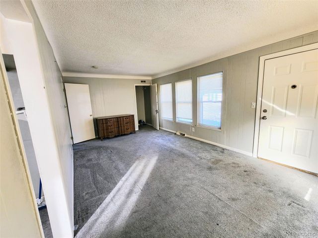 6147 Whitefield Street, Dearborn Heights, MI 48127