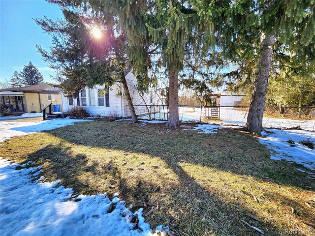 6147 Whitefield Street, Dearborn Heights, MI 48127