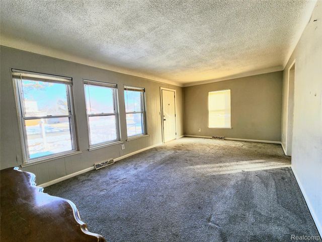 6147 Whitefield Street, Dearborn Heights, MI 48127