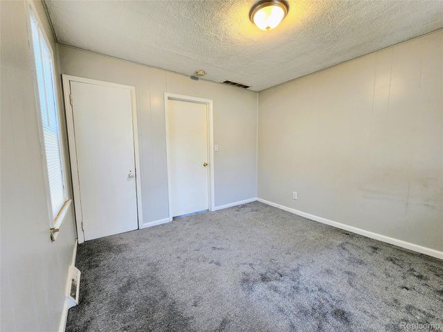 6147 Whitefield Street, Dearborn Heights, MI 48127