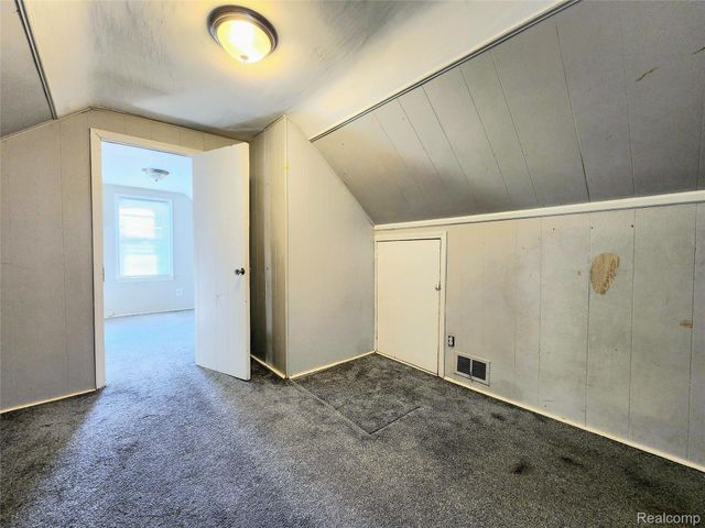 6147 Whitefield Street, Dearborn Heights, MI 48127