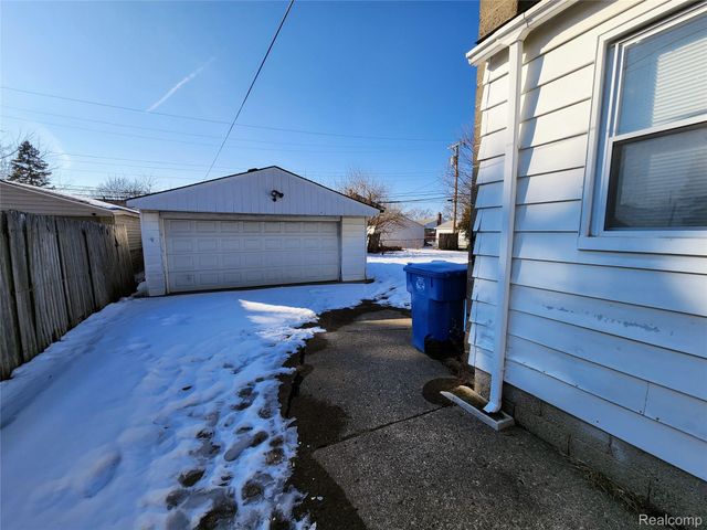 6147 Whitefield Street, Dearborn Heights, MI 48127