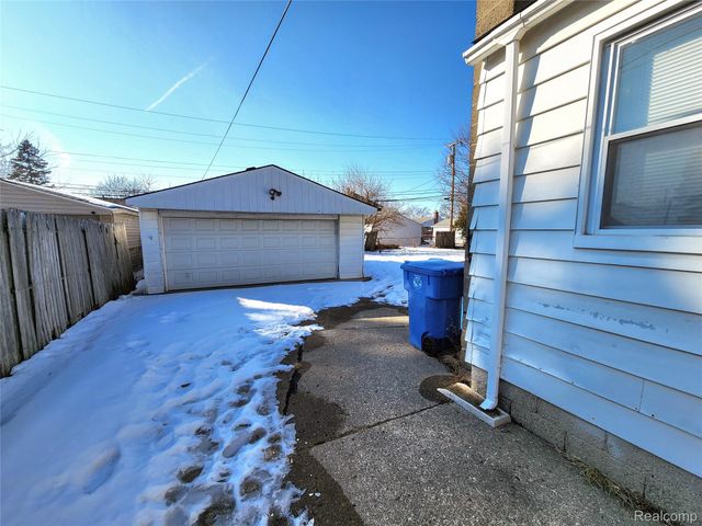 6147 Whitefield Street, Dearborn Heights, MI 48127
