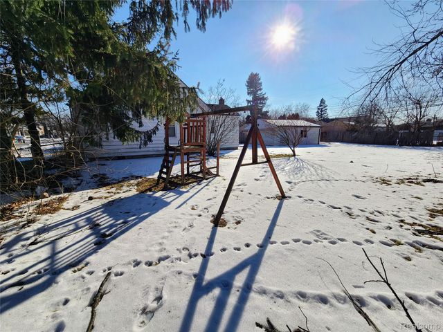 6147 Whitefield Street, Dearborn Heights, MI 48127