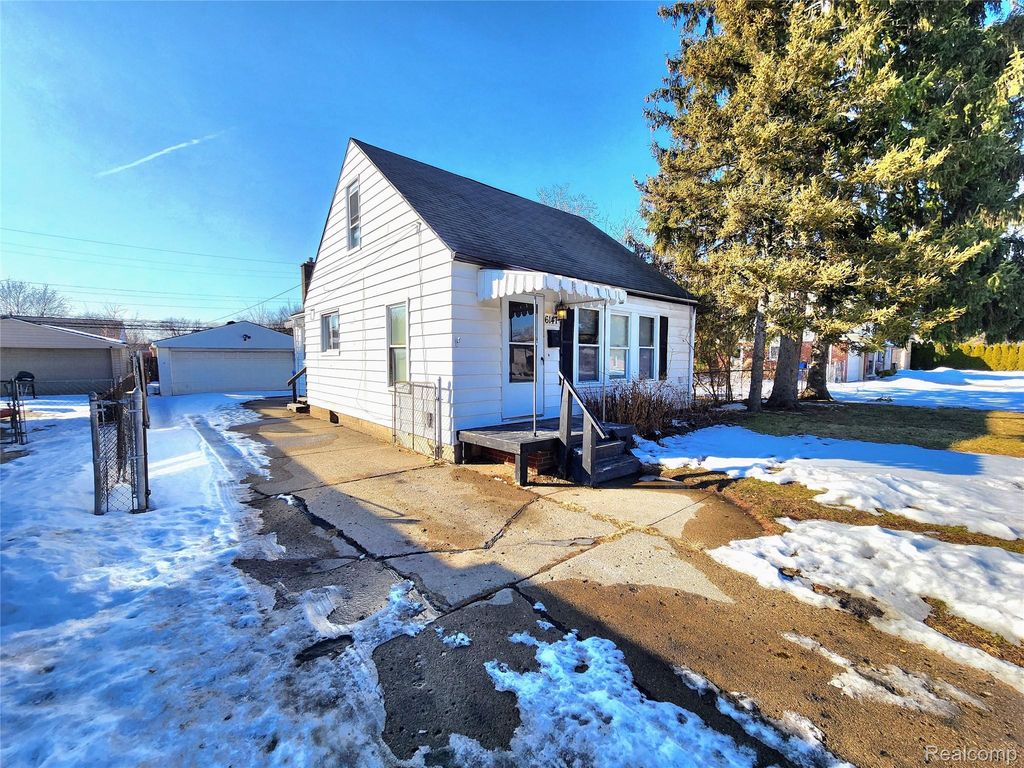 6147 Whitefield Street, Dearborn Heights, MI 48127