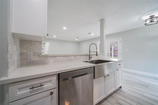 7115 Shady Moss Lane, Houston, TX 77040