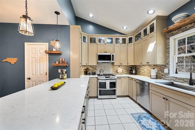 94 Squirrel Trail, Hendersonville, NC 28791