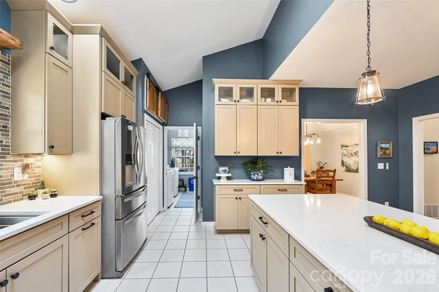 94 Squirrel Trail, Hendersonville, NC 28791