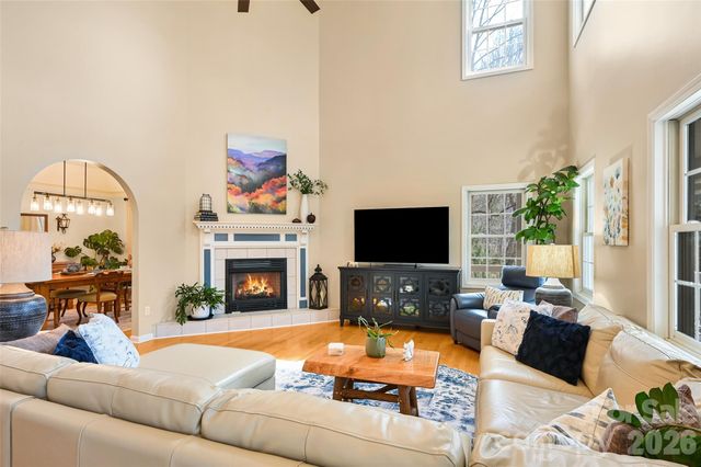 94 Squirrel Trail, Hendersonville, NC 28791