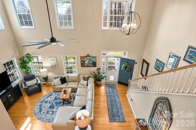 94 Squirrel Trail, Hendersonville, NC 28791