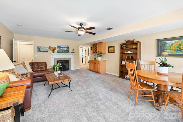 94 Squirrel Trail, Hendersonville, NC 28791