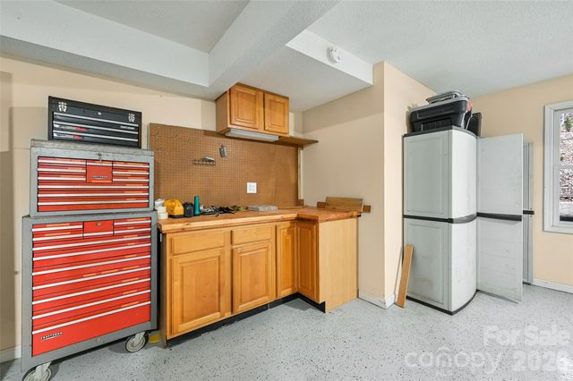 94 Squirrel Trail, Hendersonville, NC 28791