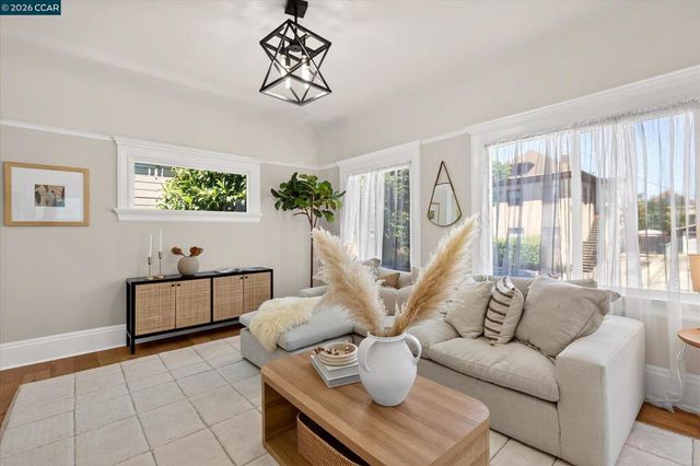1017 56Th St, Oakland, CA 94608