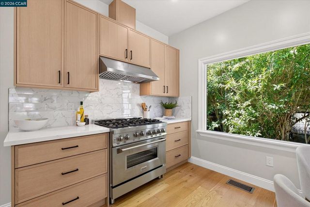 1017 56Th St, Oakland, CA 94608