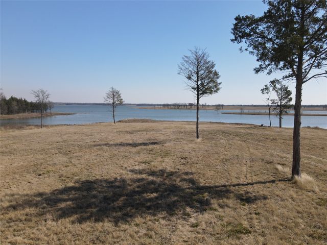 552 Lakeshore Lane, Windom, TX 75492