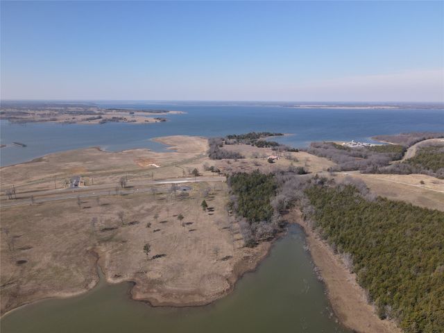 552 Lakeshore Lane, Windom, TX 75492