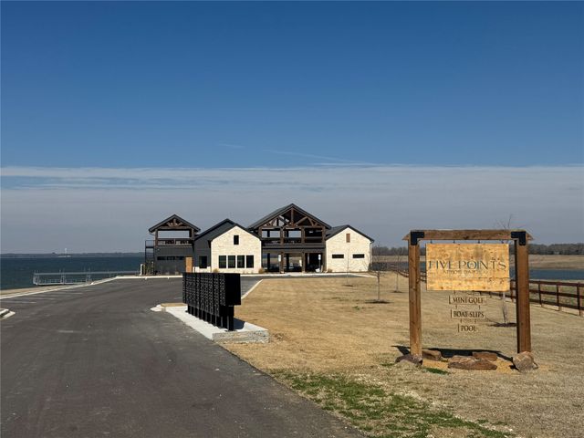 552 Lakeshore Lane, Windom, TX 75492