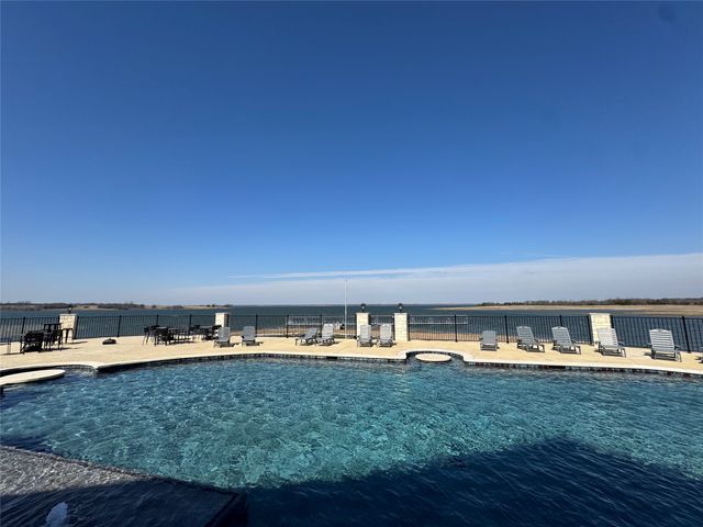 552 Lakeshore Lane, Windom, TX 75492