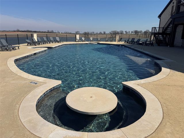 552 Lakeshore Lane, Windom, TX 75492