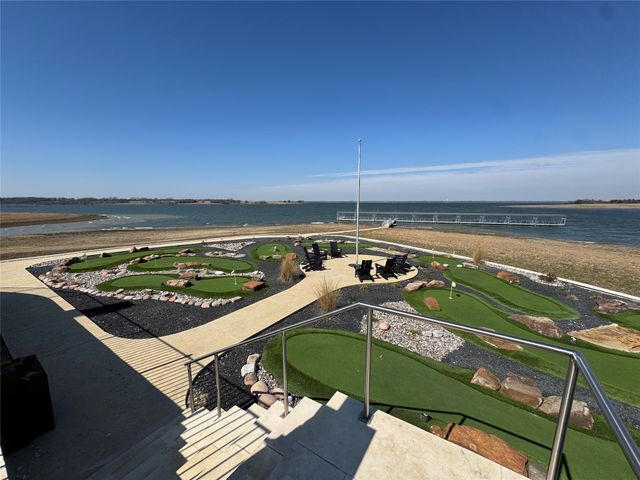 552 Lakeshore Lane, Windom, TX 75492