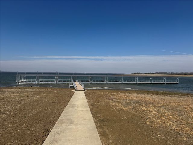 552 Lakeshore Lane, Windom, TX 75492