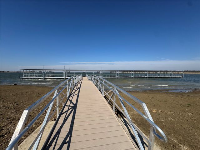 552 Lakeshore Lane, Windom, TX 75492