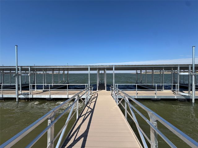 552 Lakeshore Lane, Windom, TX 75492