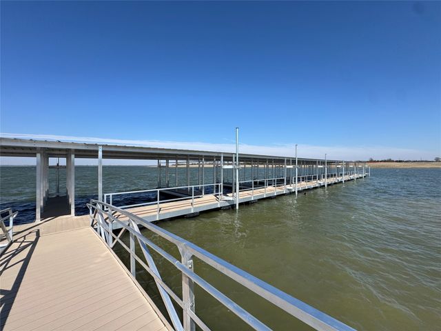 552 Lakeshore Lane, Windom, TX 75492