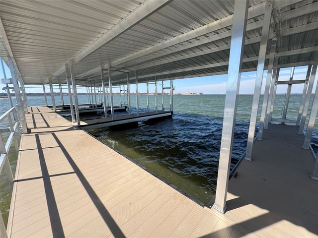 552 Lakeshore Lane, Windom, TX 75492