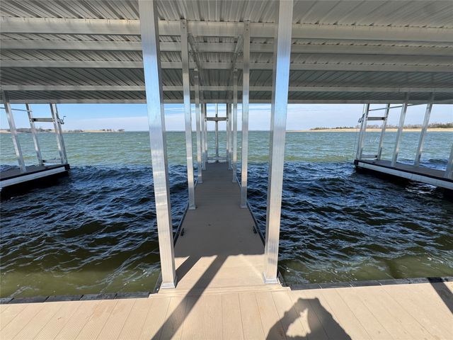 552 Lakeshore Lane, Windom, TX 75492